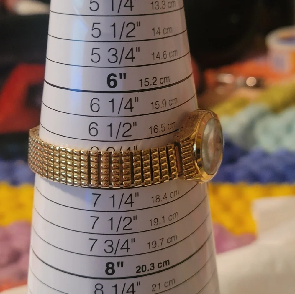 NOS NEW Sharp Ladies Watch Date SHP 5105 Vintage Goldtone Expanding Metal Band‎
